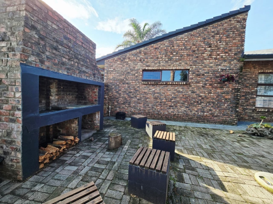 4 Bedroom Property for Sale in Blanco Western Cape